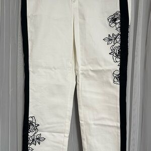 White House Black Market Women's Straight Leg Jeans - Black and White Floral